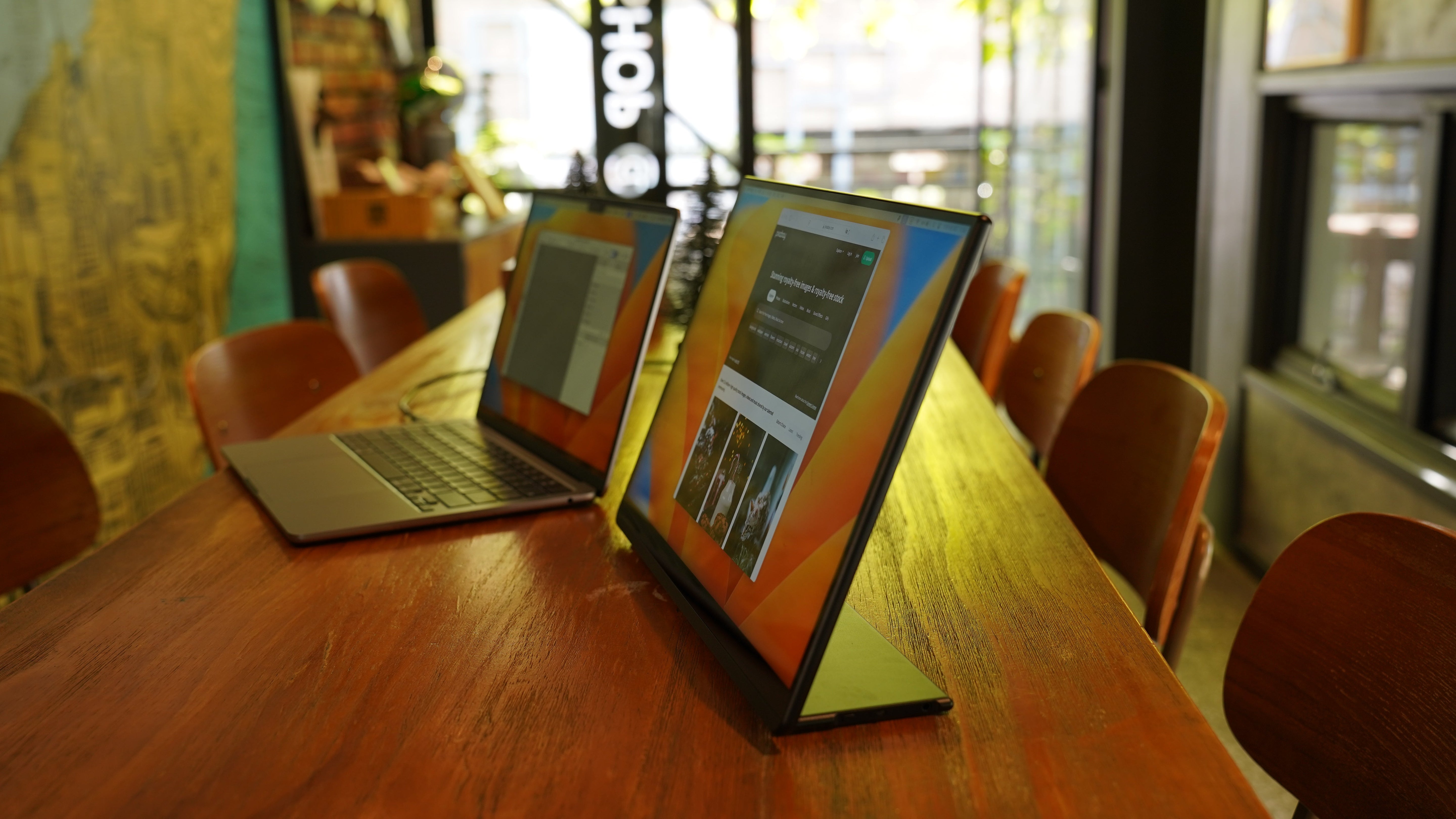 The Second Screen for Business Travelers: Comprehensive Analysis of Portable Monitors' 'One-Cable' Office Scenarios